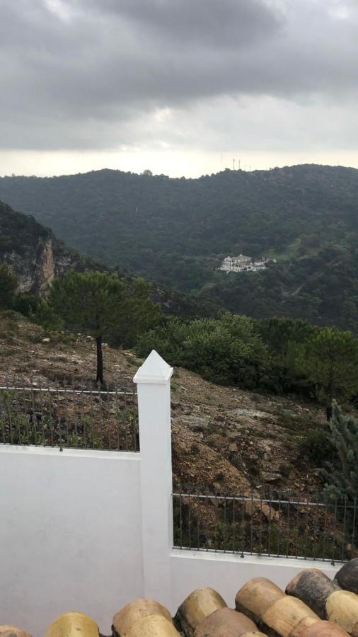 Stylish 3 Bed House 2 Bathrooms, With Patio, Roof Terrace And Communal Pool 5 Minutes Away From The Beautiful Spanish White Village Of Casares Pueblo And Only 20 Mins From The Sea Exterior foto