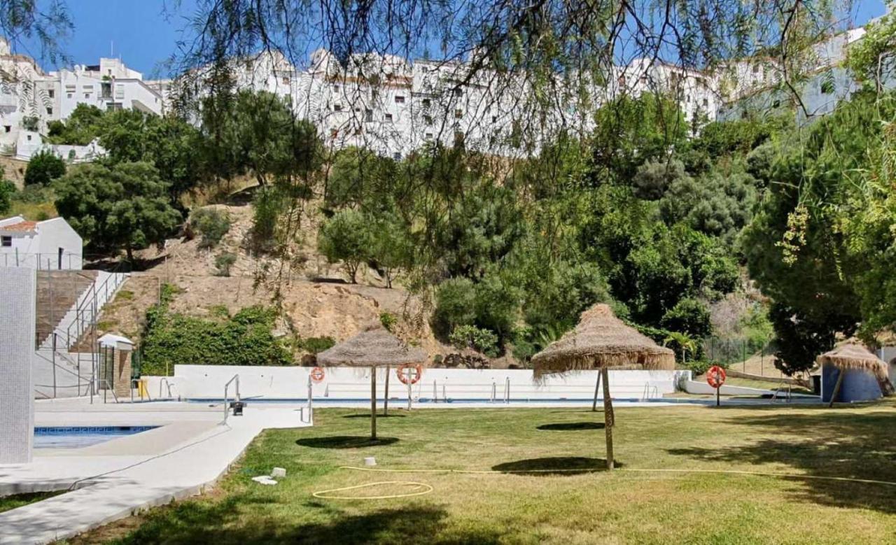 Stylish 3 Bed House 2 Bathrooms, With Patio, Roof Terrace And Communal Pool 5 Minutes Away From The Beautiful Spanish White Village Of Casares Pueblo And Only 20 Mins From The Sea Exterior foto