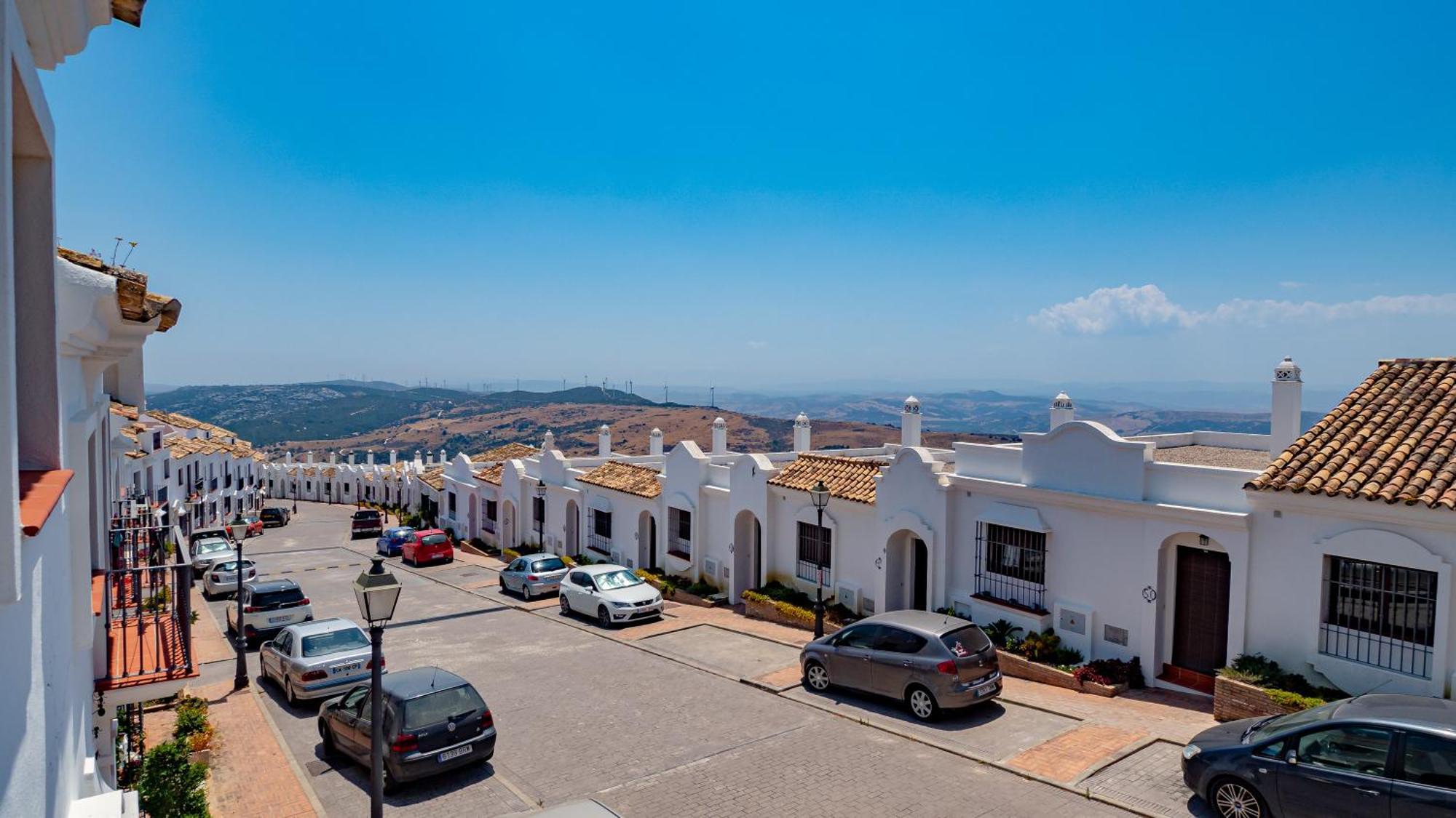 Stylish 3 Bed House 2 Bathrooms, With Patio, Roof Terrace And Communal Pool 5 Minutes Away From The Beautiful Spanish White Village Of Casares Pueblo And Only 20 Mins From The Sea Exterior foto
