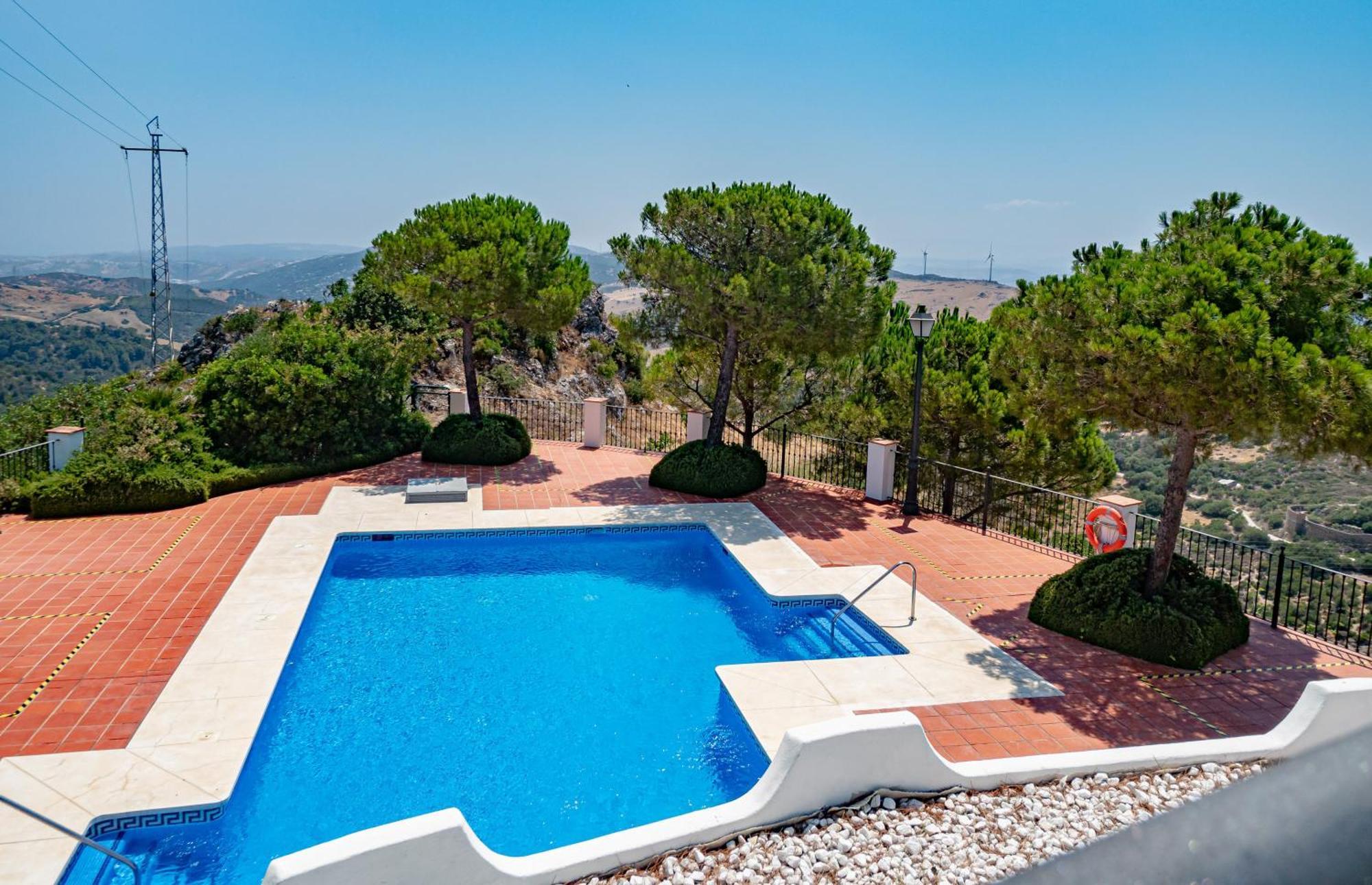 Stylish 3 Bed House 2 Bathrooms, With Patio, Roof Terrace And Communal Pool 5 Minutes Away From The Beautiful Spanish White Village Of Casares Pueblo And Only 20 Mins From The Sea Exterior foto