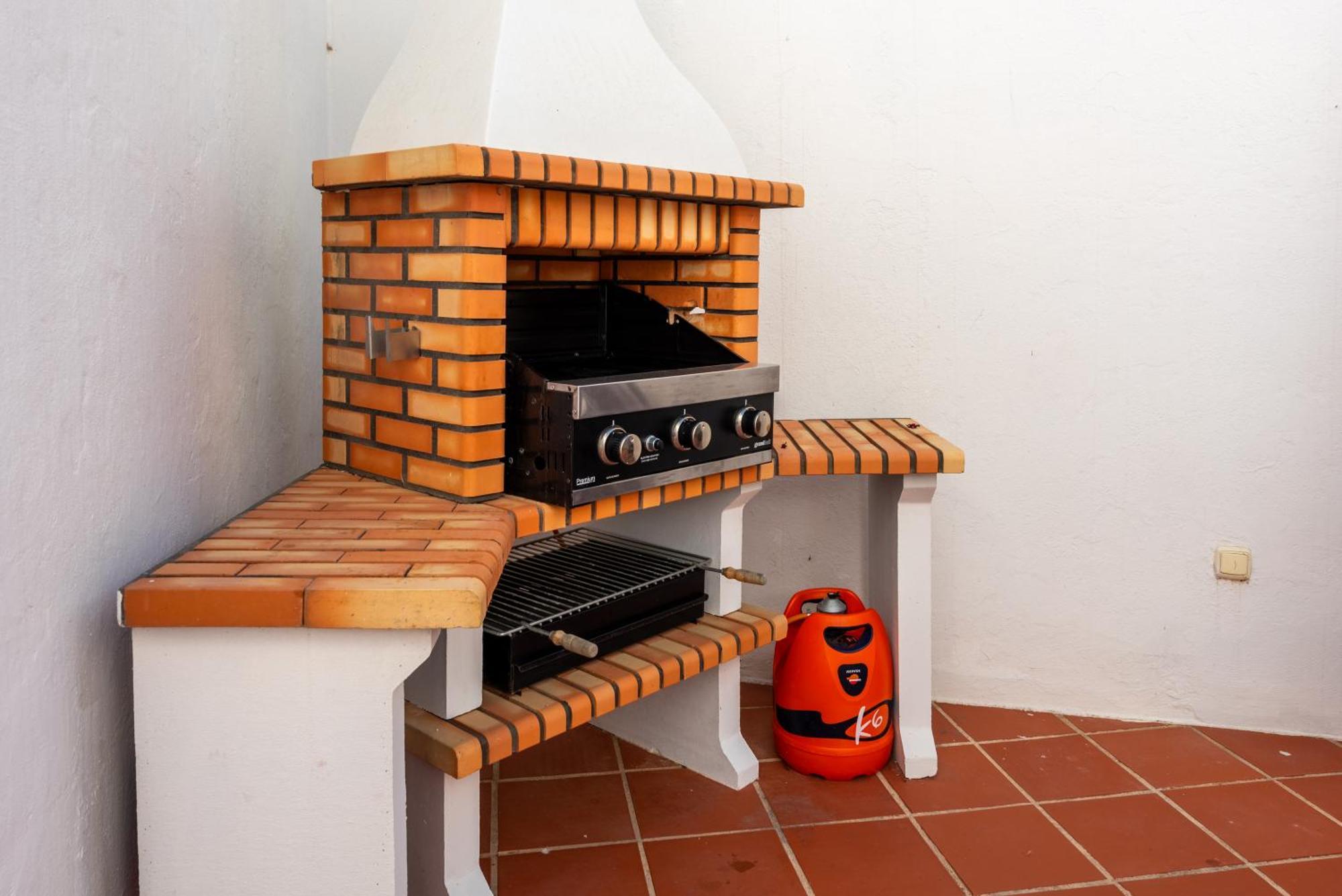 Stylish 3 Bed House 2 Bathrooms, With Patio, Roof Terrace And Communal Pool 5 Minutes Away From The Beautiful Spanish White Village Of Casares Pueblo And Only 20 Mins From The Sea Exterior foto
