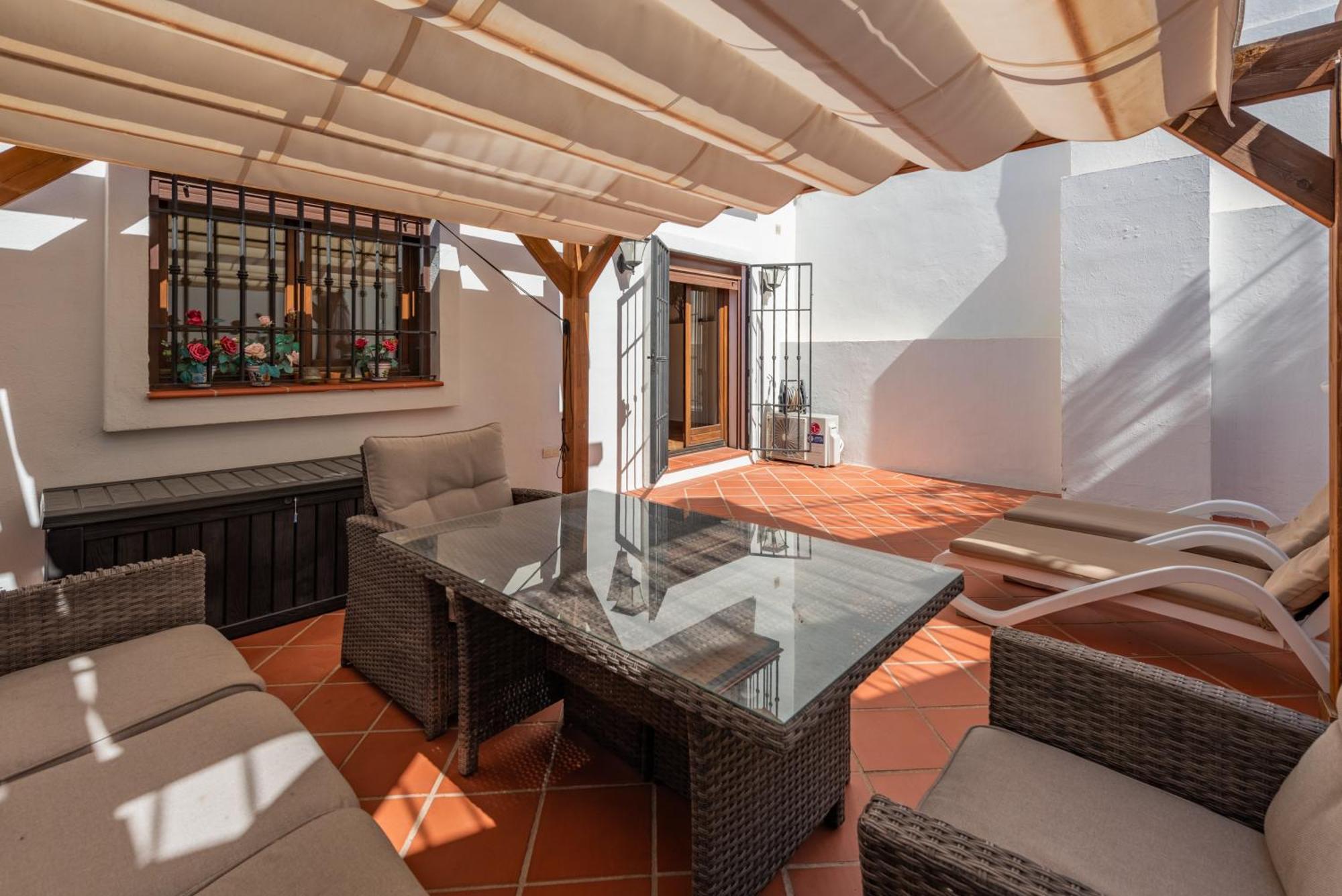 Stylish 3 Bed House 2 Bathrooms, With Patio, Roof Terrace And Communal Pool 5 Minutes Away From The Beautiful Spanish White Village Of Casares Pueblo And Only 20 Mins From The Sea Exterior foto
