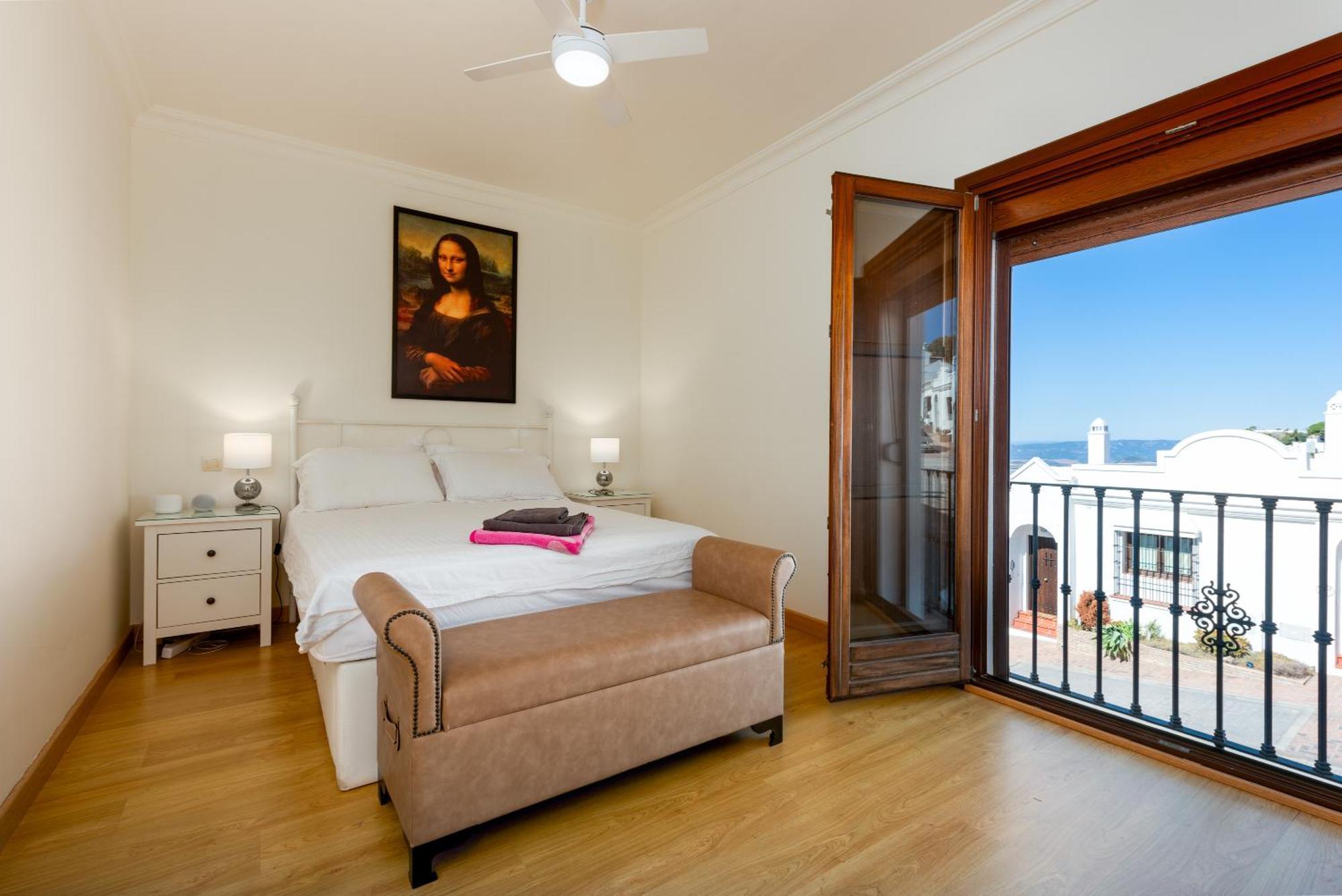 Stylish 3 Bed House 2 Bathrooms, With Patio, Roof Terrace And Communal Pool 5 Minutes Away From The Beautiful Spanish White Village Of Casares Pueblo And Only 20 Mins From The Sea Exterior foto